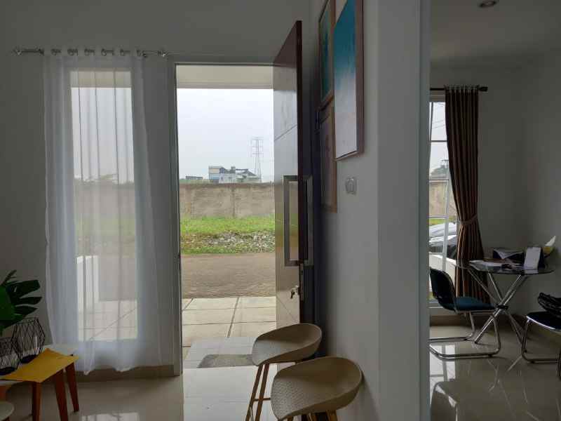 dijual rumah jl ciganitri terusan logam