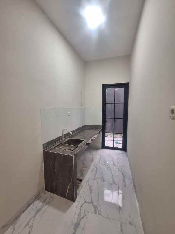 dijual rumah jl cijantung pasar rebo