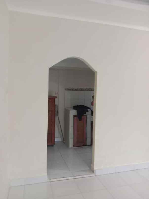 dijual rumah jl kartama