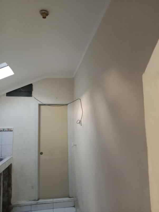 dijual rumah jl kartama