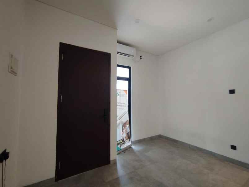 dijual rumah jl kemiri raya