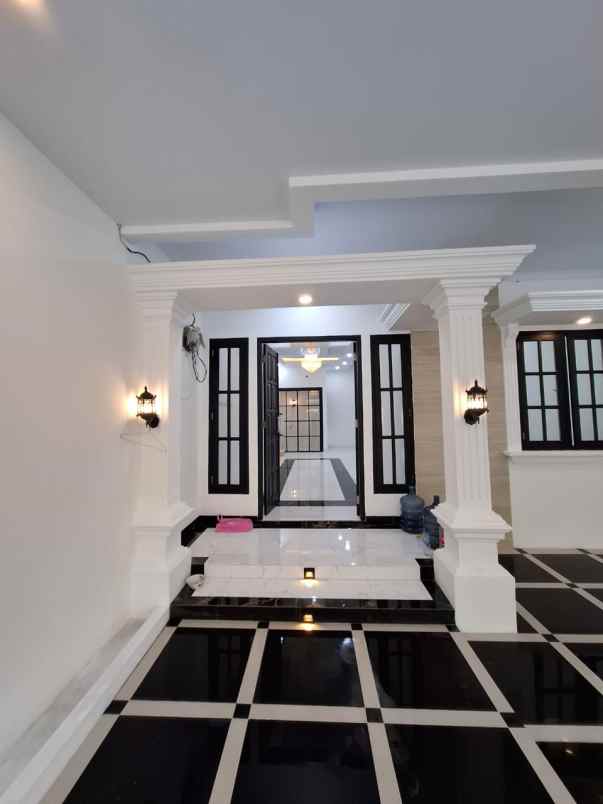 dijual rumah jl lapan kalisari