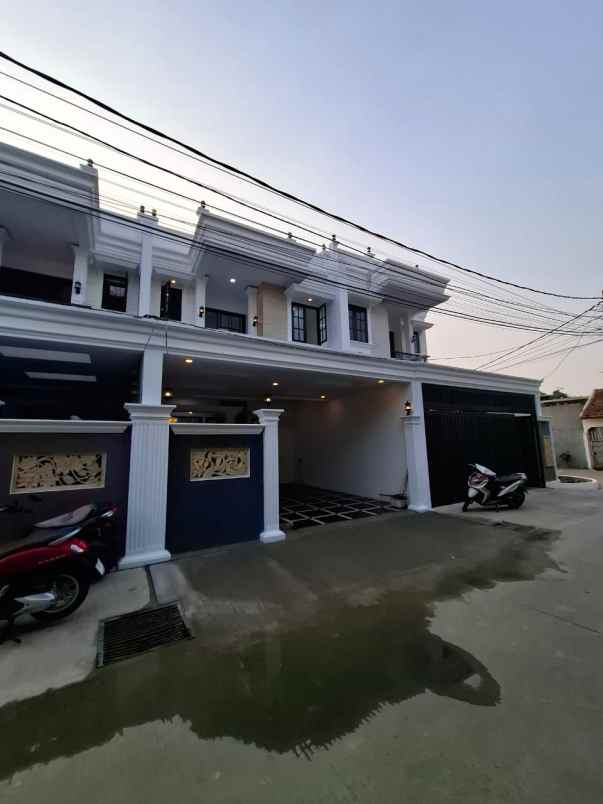 dijual rumah jl lapan kalisari