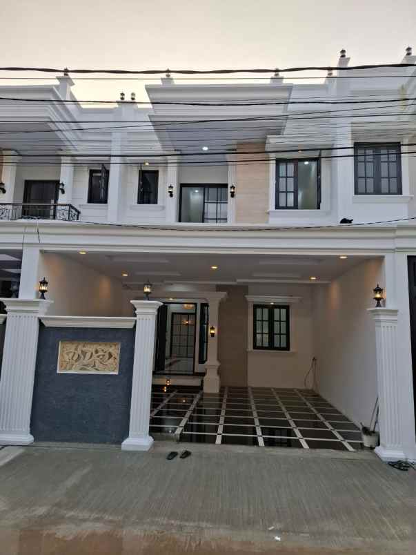 dijual rumah jl lapan kalisari