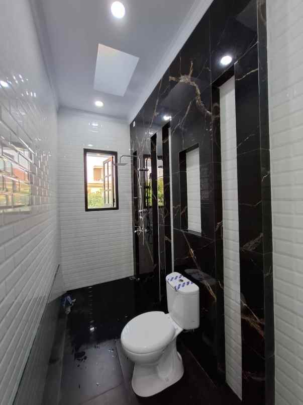 dijual rumah jl lapan kalisari