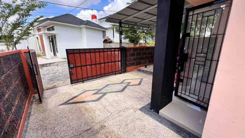 dijual rumah jl lembah sari