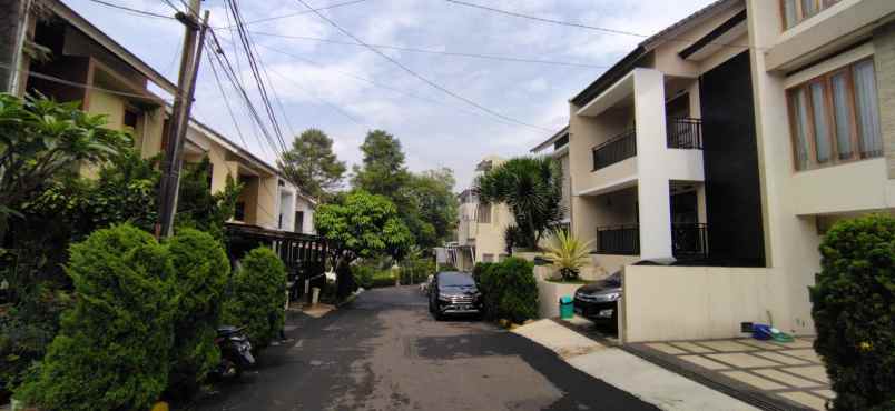dijual rumah jl pasir impun bandung