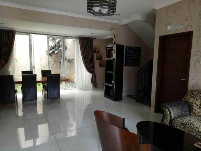 dijual rumah jl pasir impun bandung