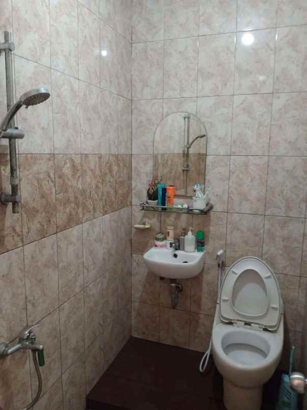 dijual rumah jl permana