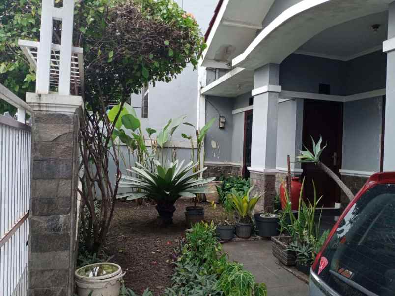 dijual rumah jl permana