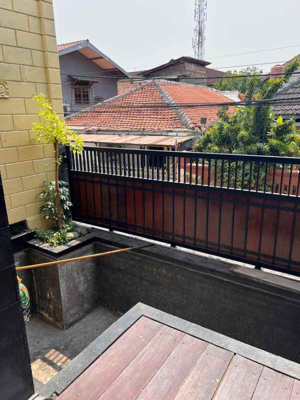dijual rumah jl pisangan lama kel
