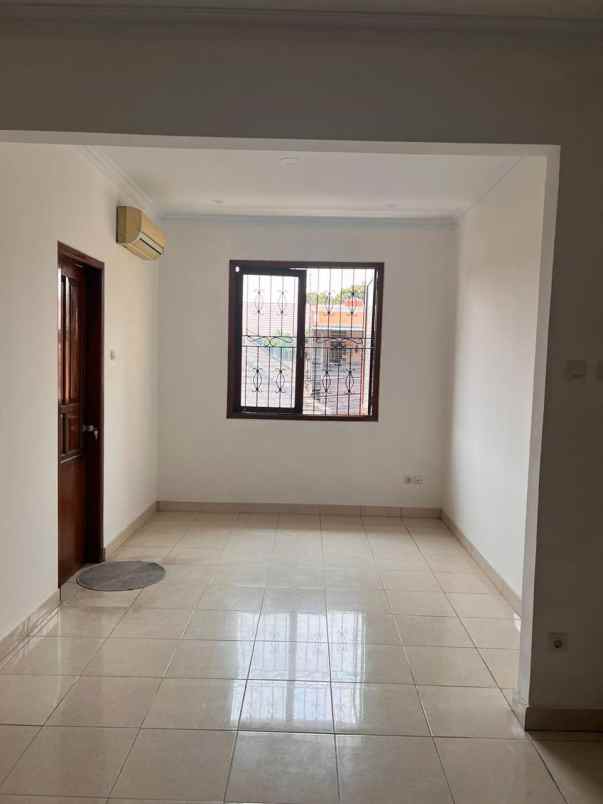 dijual rumah jl pisangan lama kel