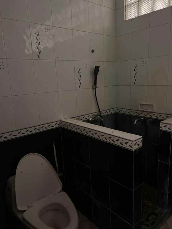 dijual rumah jl pisangan lama kel