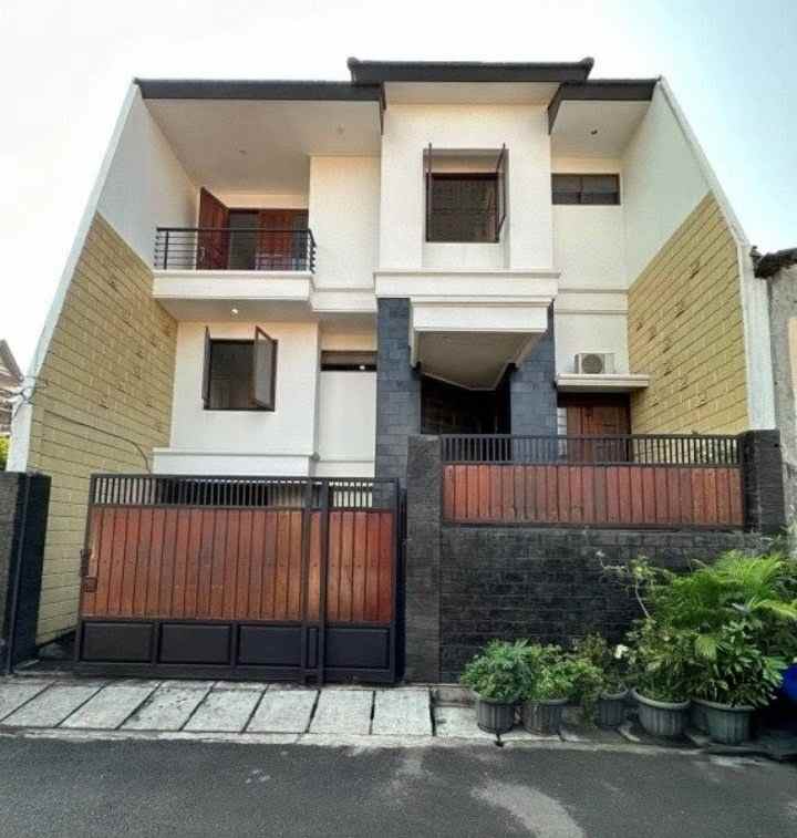 dijual rumah jl pisangan lama kel