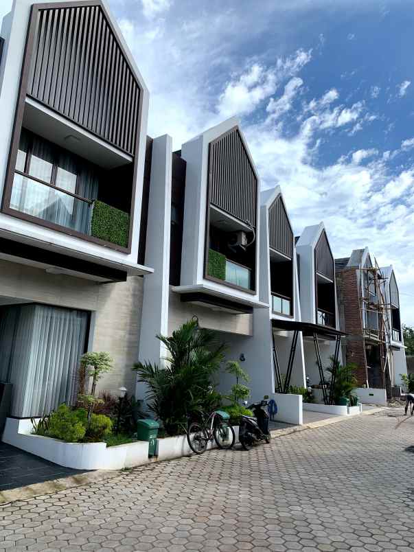 dijual rumah jl pratidina raya