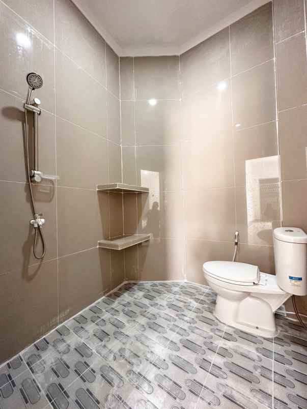 dijual rumah jl raya bogor