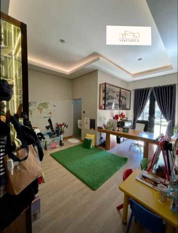 dijual rumah jl setiabudi budi indah