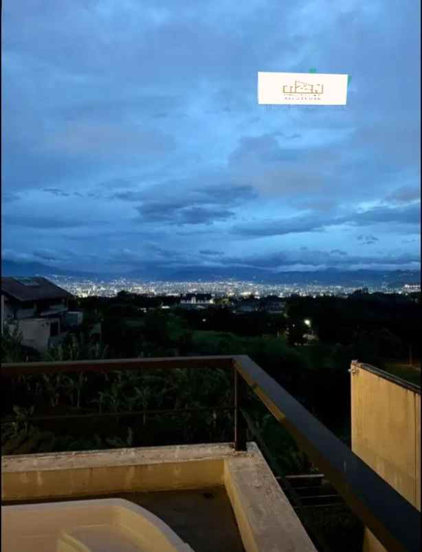 dijual rumah jl setiabudi budi indah