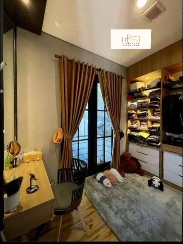 dijual rumah jl setiabudi budi indah