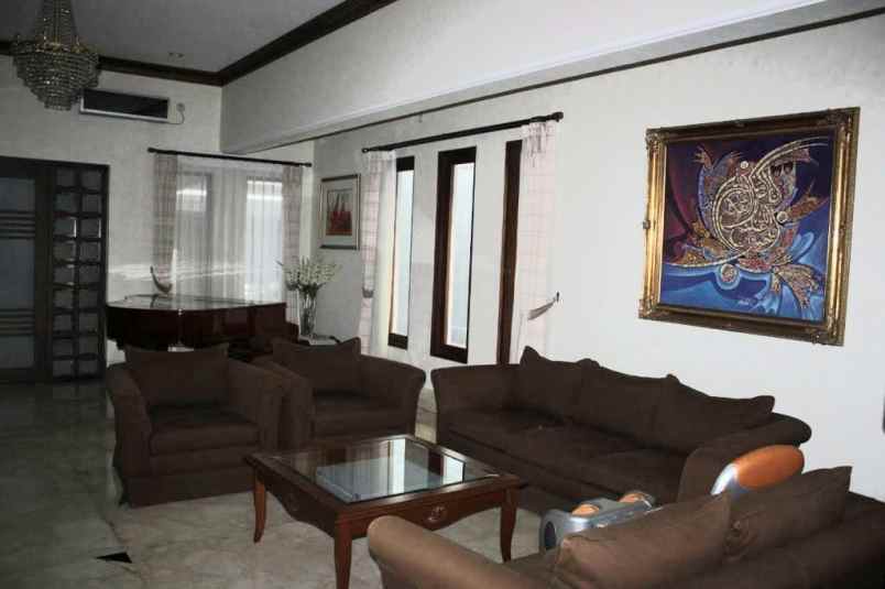 dijual rumah jln kusuma atmaja