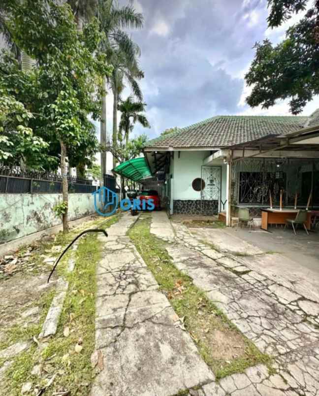 dijual rumah jln raya pejompongan