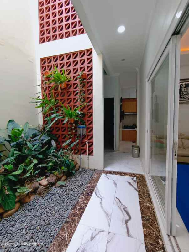 dijual rumah joglo larangan