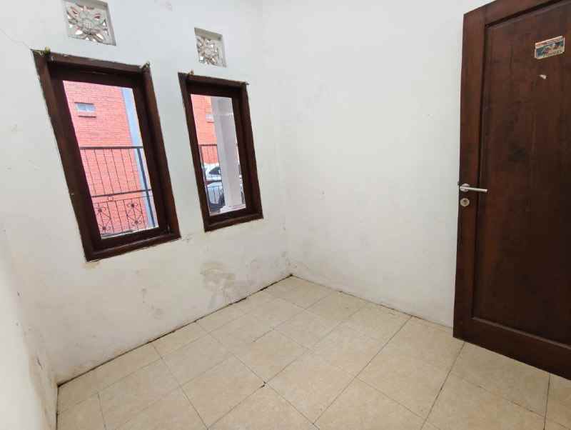 dijual rumah karah agung