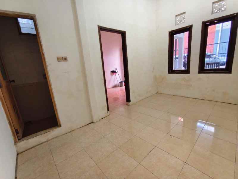 dijual rumah karah agung