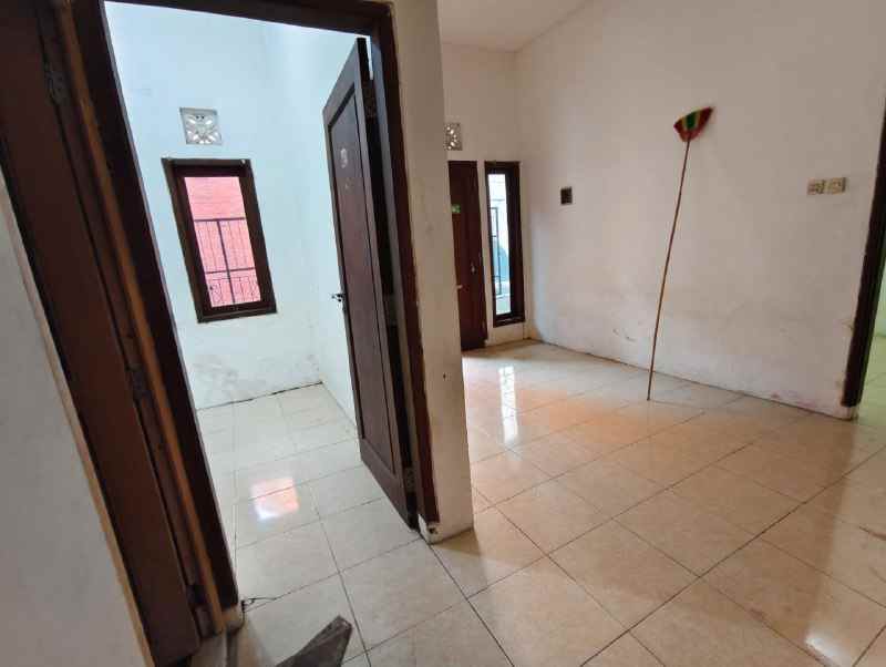 dijual rumah karah agung
