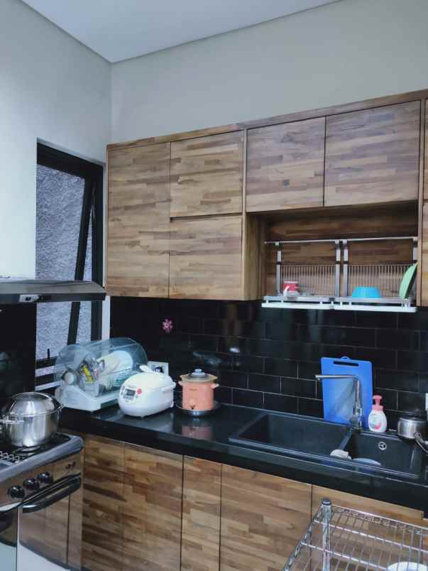dijual rumah kelapa lilin kelapa gading
