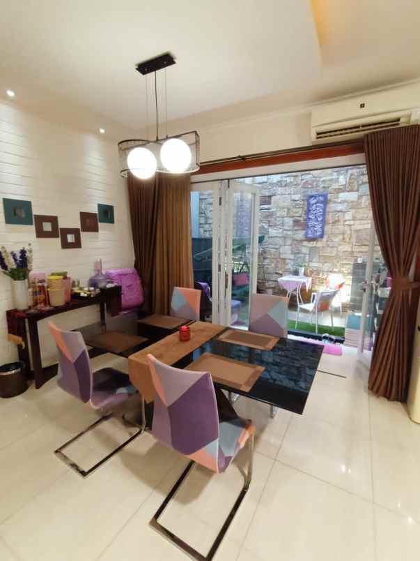 dijual rumah kencana loka 2 bsd serpong