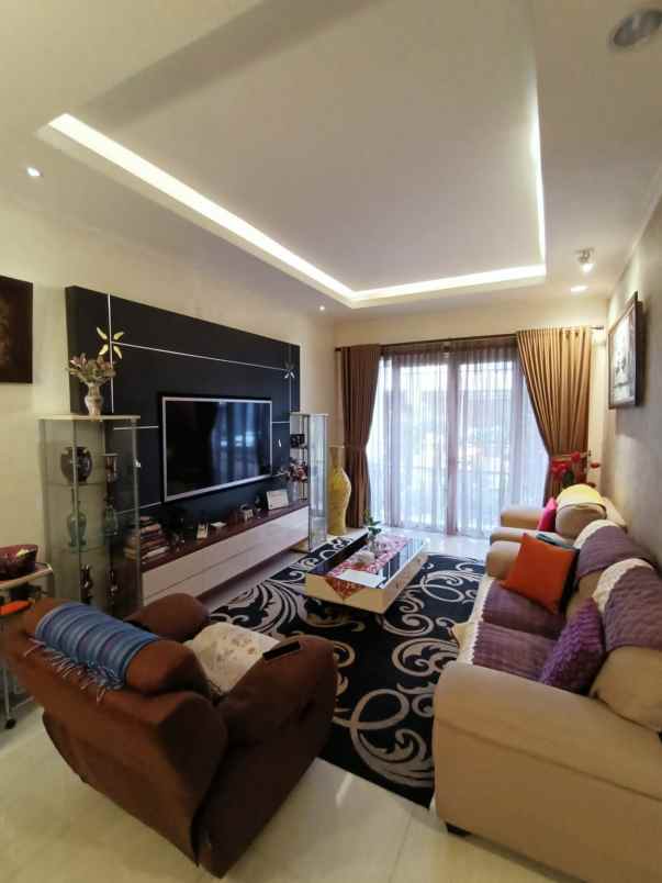 dijual rumah kencana loka 2 bsd serpong