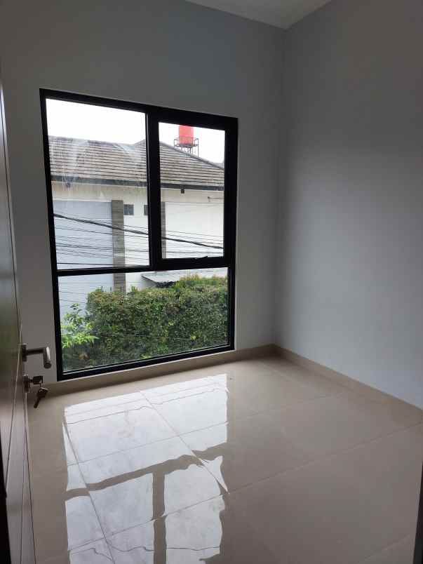 dijual rumah kiara sari ters