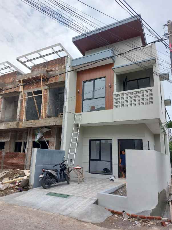 dijual rumah kiara sari ters