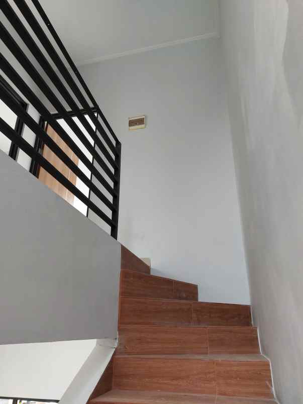 dijual rumah kiara sari ters