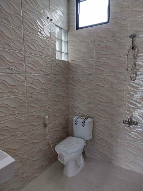 dijual rumah kiara sari ters