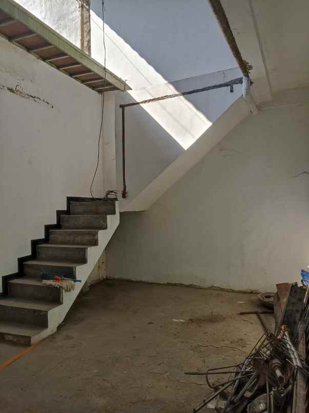 dijual rumah klampis