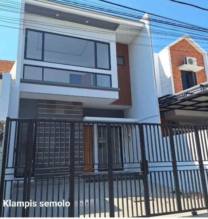 dijual rumah klampis semolo