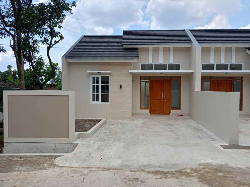 dijual rumah komplek taruna sukaasih