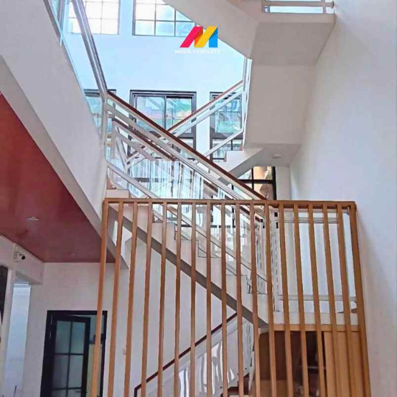 dijual rumah konsep jepang 3 lantai di dago bandung