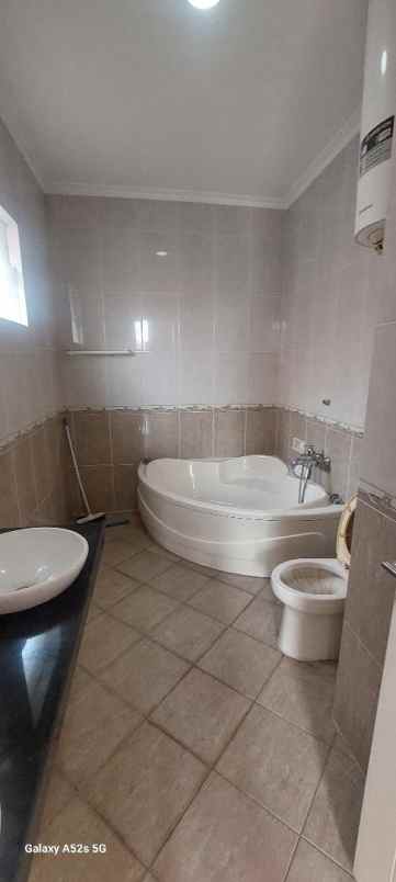 dijual rumah kota wisata cibubur