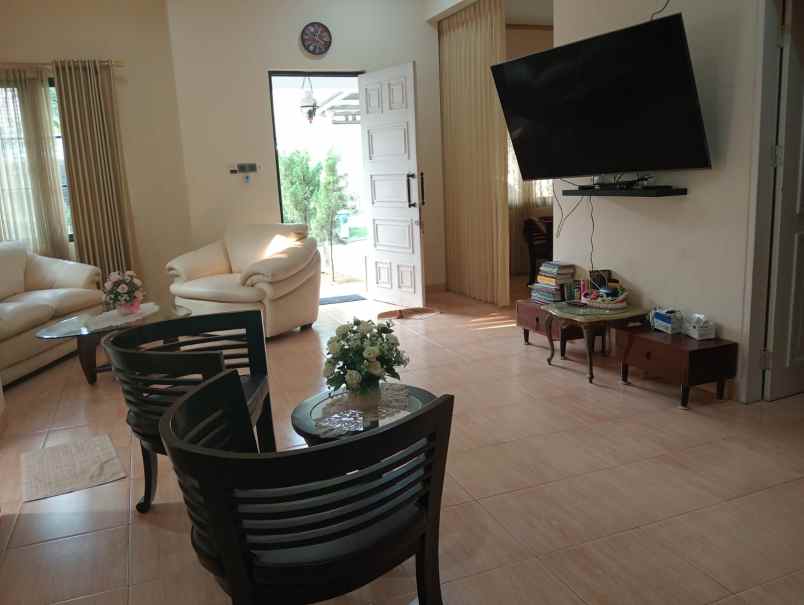 dijual rumah kota wisata cibubur