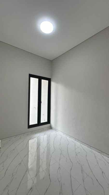 dijual rumah kutisari indah