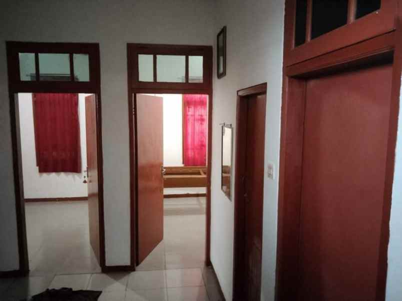 dijual rumah lantai 2 lokasi sesetan
