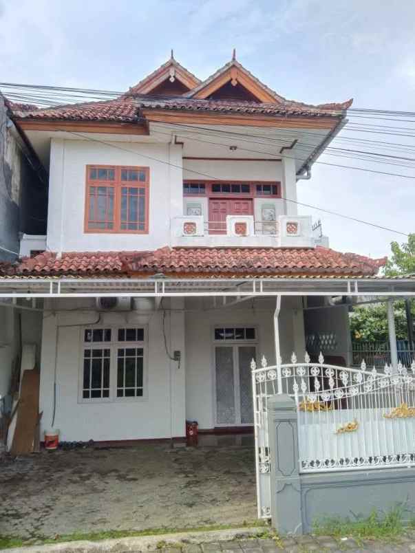 dijual rumah lantai 2 lokasi sesetan