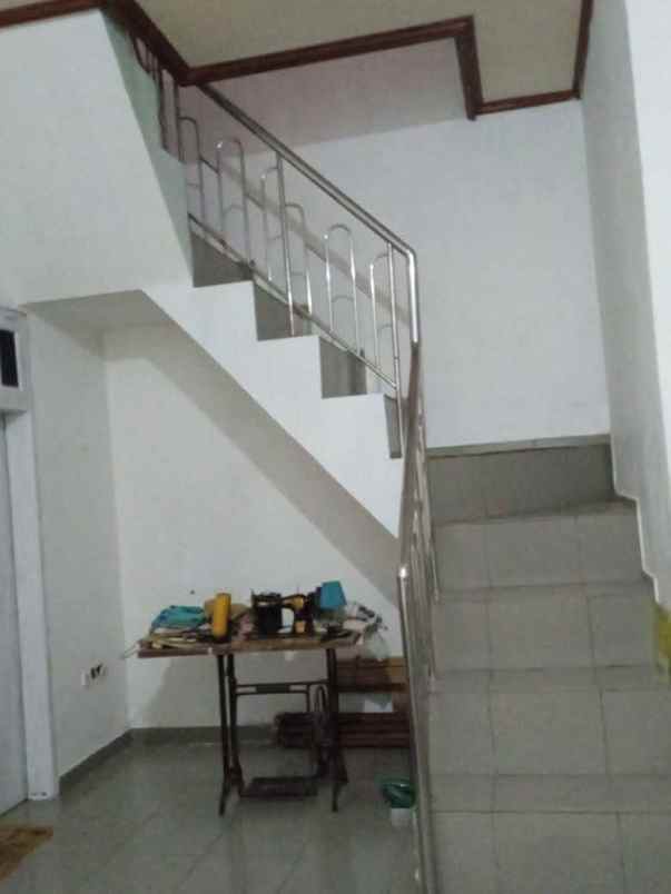 dijual rumah lantai 2 lokasi sesetan