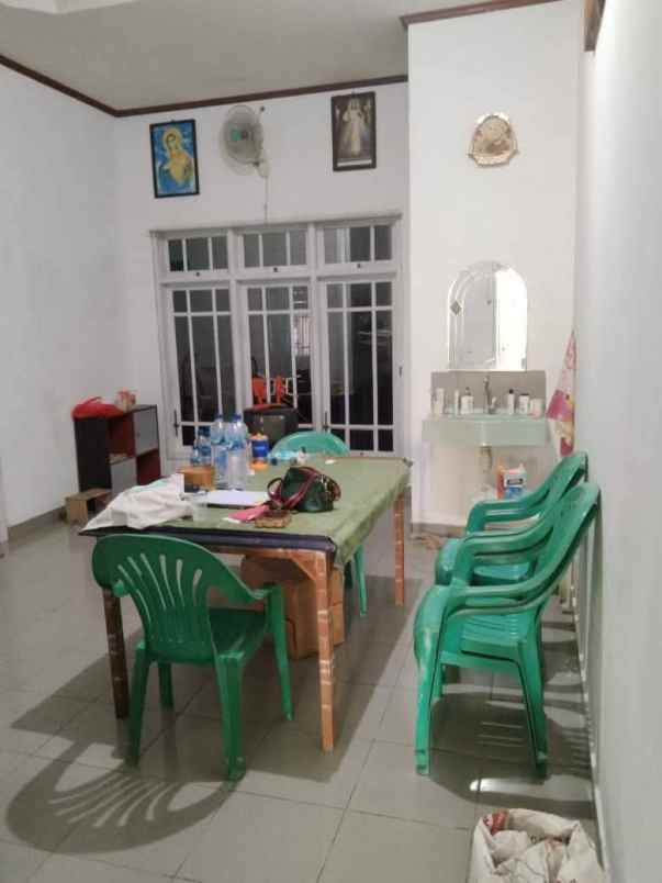 dijual rumah lantai 2 lokasi sesetan