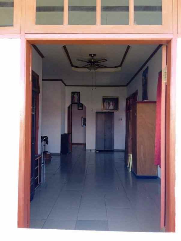 dijual rumah lantai 2 lokasi sesetan