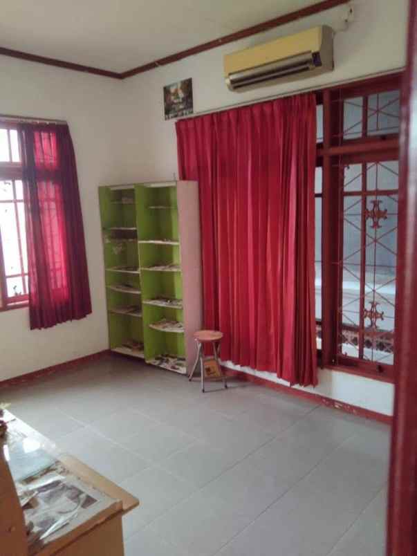 dijual rumah lantai 2 lokasi sesetan