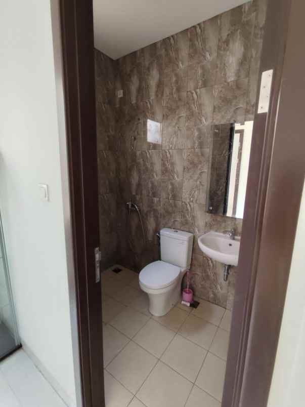 dijual rumah lavon swan city cikupa